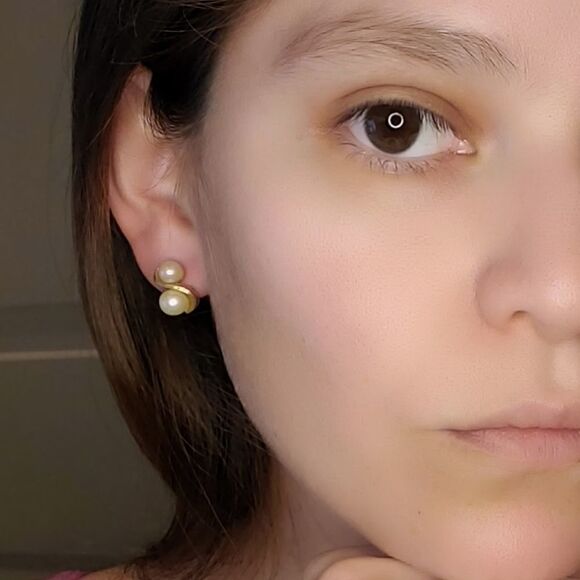 Richellue Faux Pearl Stud Earrings - Picture 2 of 8